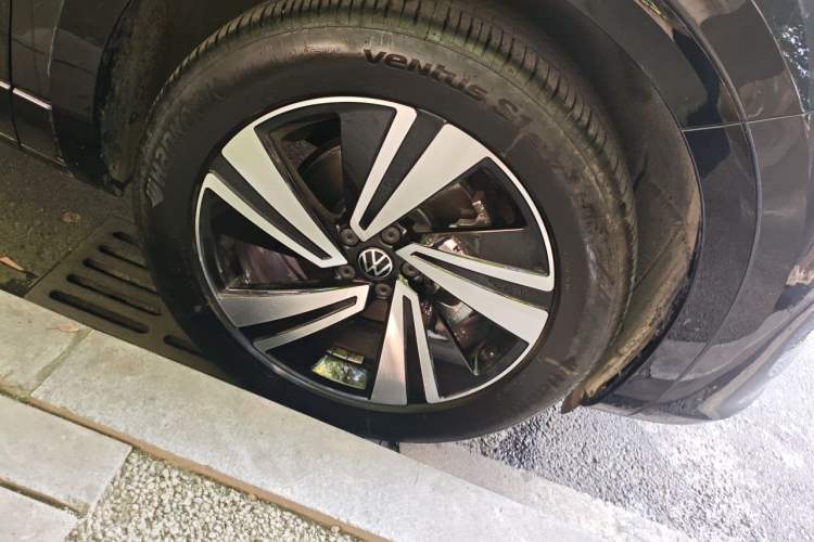 Used Volkswagen Tavendor 2025 Model 380TSI Four-Wheel Drive R-Line Cruise Zhongxiang Edition Right Front Wheel Hub