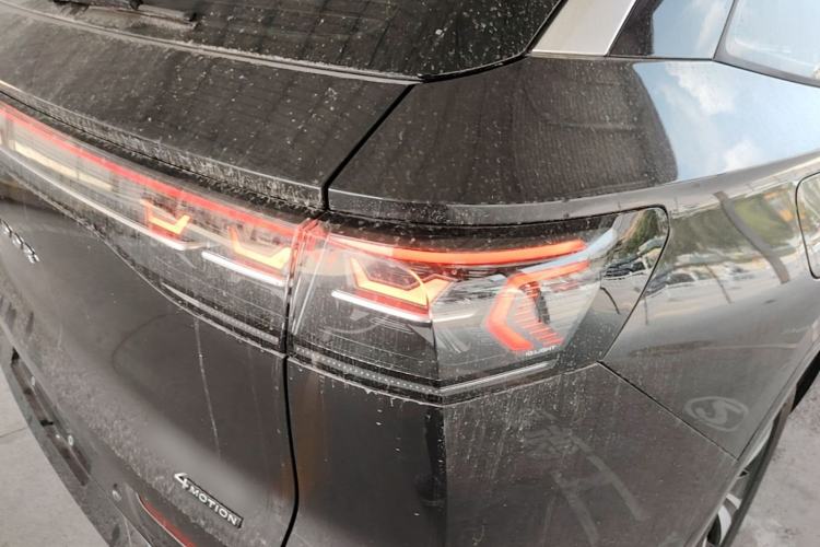 Used Volkswagen Tavendor 2025 Model 380TSI Four-Wheel Drive R-Line Cruise Zhongxiang Edition Right Rear Taillight