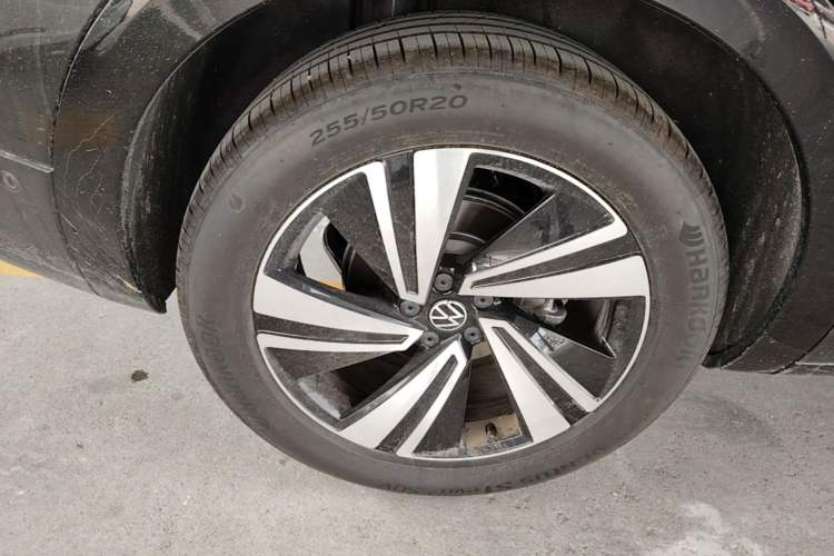 Used Volkswagen Tavendor 2025 Model 380TSI Four-Wheel Drive R-Line Cruise Zhongxiang Edition Right Rear Wheel Hub