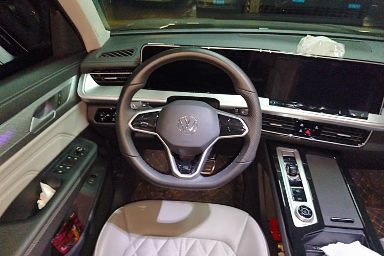 Used Volkswagen Tavendor 2025 Model 380TSI Four-Wheel Drive R-Line Cruise Zhongxiang Edition Steering Wheel