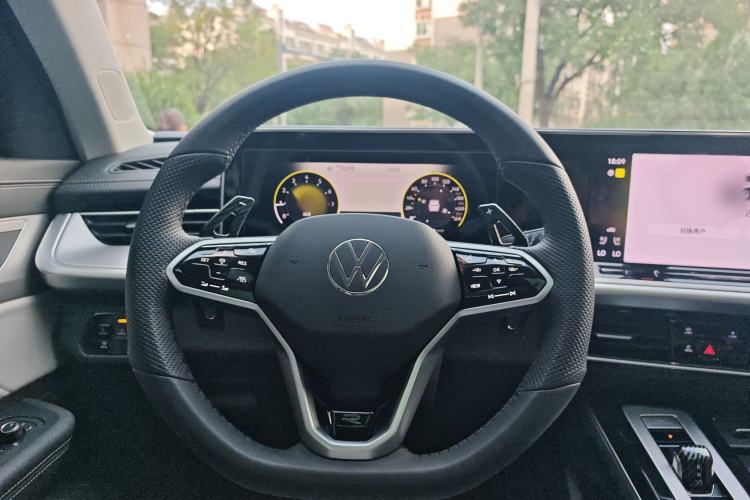 Used Volkswagen Tavendor 2025 Model 380TSI Four-Wheel Drive R-Line Cruise Zhongxiang Edition Steering Wheel