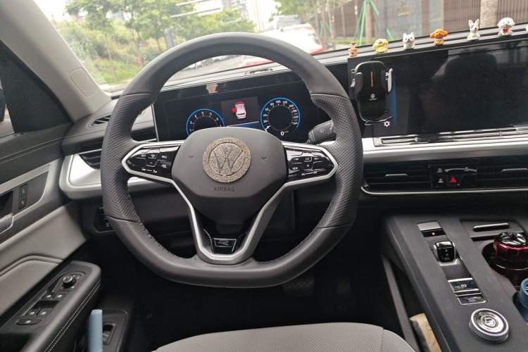 Used Volkswagen Tavendor 2025 Model 380TSI Four-Wheel Drive R-Line Cruise Zhongxiang Edition Steering Wheel