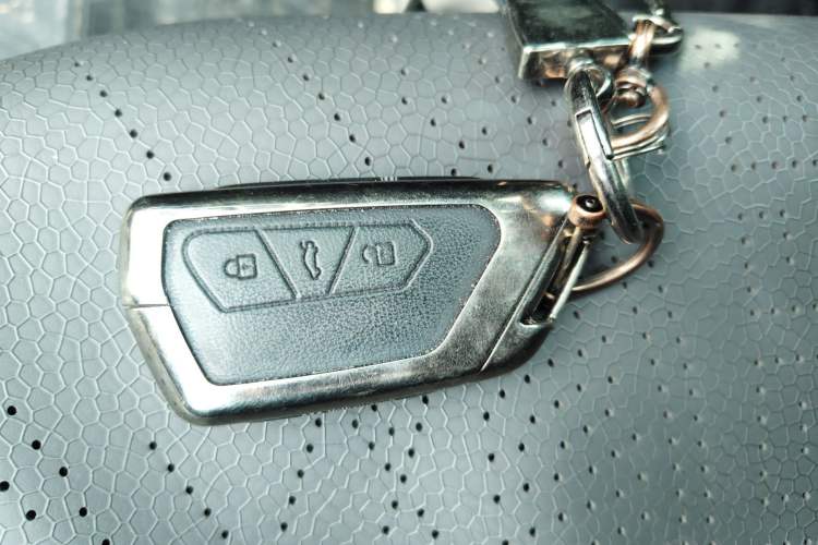 Used Volkswagen Tavendor 2025 Model 380TSI Four-Wheel Drive R-Line Cruise Zhongxiang Edition Vehicle Key