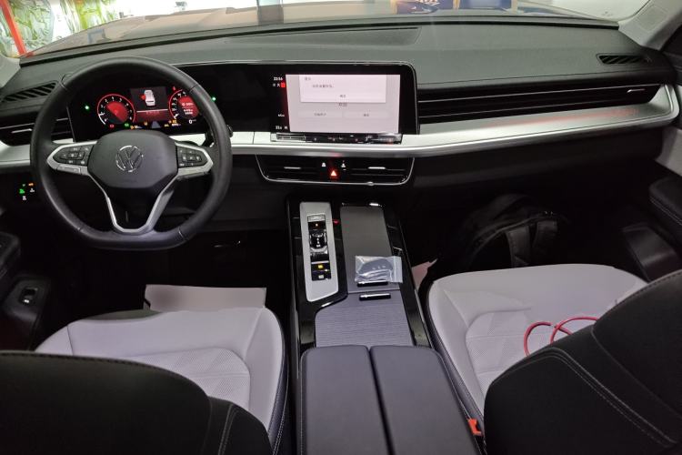 Used Volkswagen Tavendor 2025 Model 330TSI Luxury Journey—Shared Enjoyment Edition Center Console