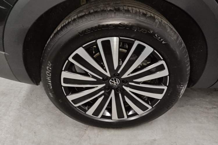 Used Volkswagen Tavendor 2025 Model 330TSI Luxury Journey—Shared Enjoyment Edition Exterior 5