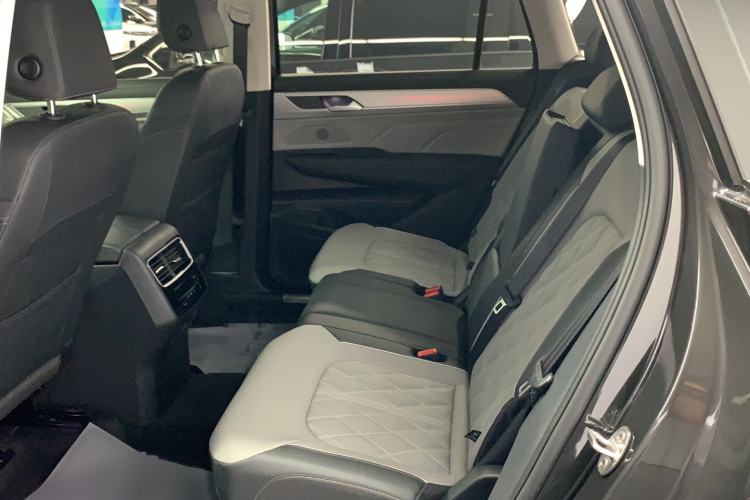 Used Volkswagen Tavendor 2025 Model 380TSI Four-Wheel Drive R-Line Cruise Zhongxiang Edition Interior 1