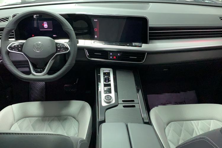 Used Volkswagen Tavendor 2025 Model 380TSI Four-Wheel Drive R-Line Cruise Zhongxiang Edition Interior 3