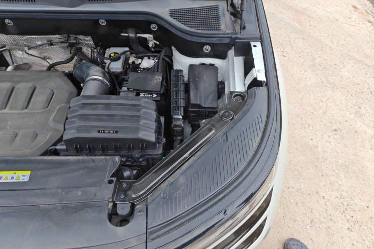 Used Volkswagen Tavendor 2025 Model 380TSI Four-Wheel Drive R-Line Cruise Zhongxiang Edition Engine Bay Left