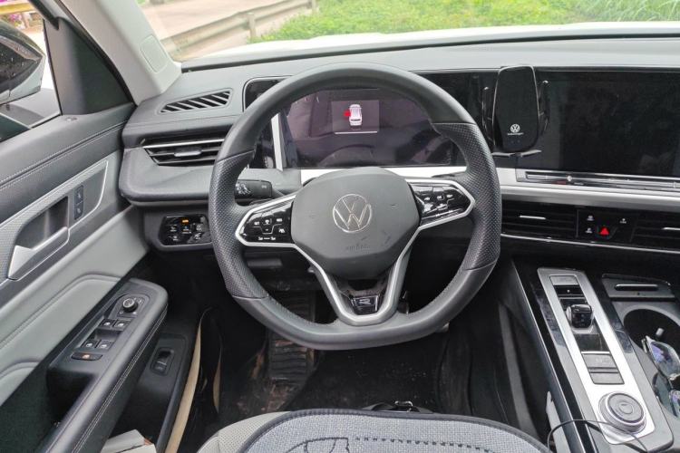 Used Volkswagen Tavendor 2025 Model 380TSI Four-Wheel Drive R-Line Cruise Zhongxiang Edition Steering Wheel