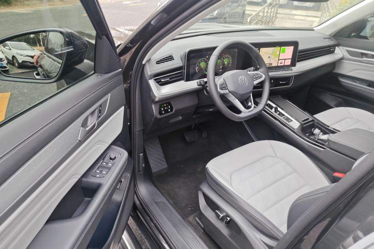 Used Volkswagen Tavendor 2026 Model 330TSI Luxury Journey—Shared Enjoyment Edition Driver Seat