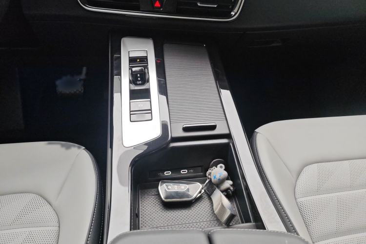 Used Volkswagen Tavendor 2026 Model 330TSI Luxury Journey—Shared Enjoyment Edition Interior 1