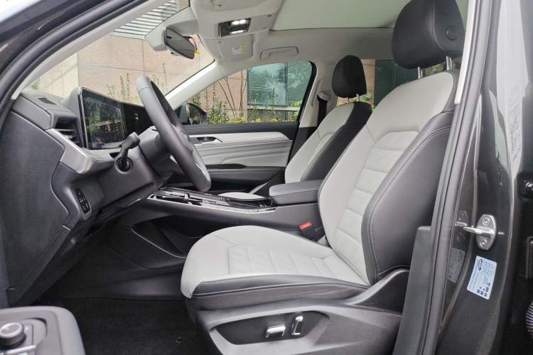 Used Volkswagen Tavendor 2026 Model 330TSI Luxury Journey—Shared Enjoyment Edition Left Front Seat
