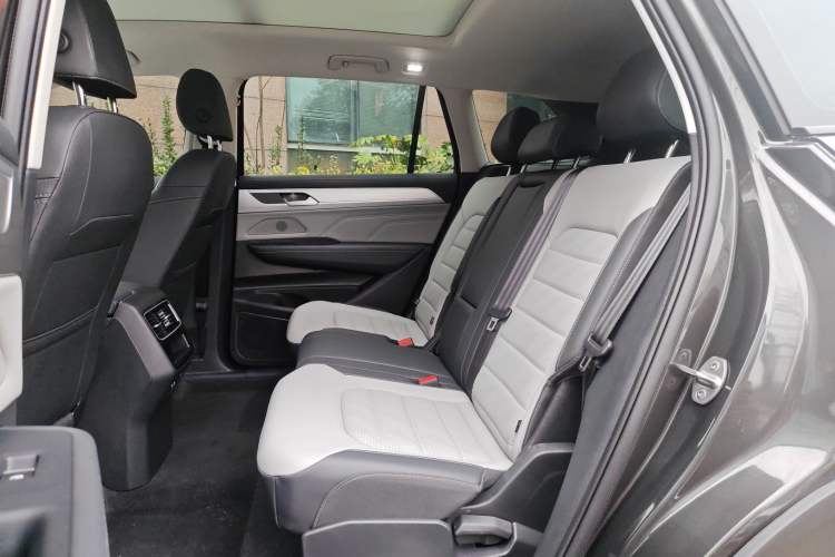 Used Volkswagen Tavendor 2026 Model 330TSI Luxury Journey—Shared Enjoyment Edition Left Rear Seat