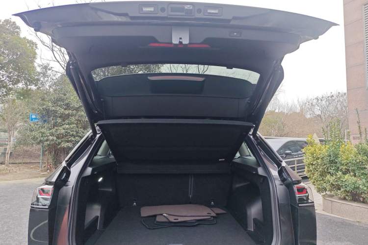Used Volkswagen Tavendor 2026 Model 330TSI Luxury Journey—Shared Enjoyment Edition Trunk