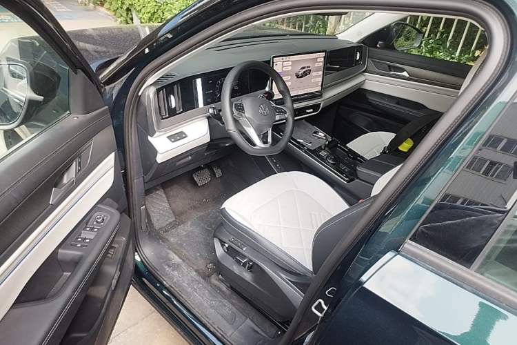 Used Volkswagen Tavendor 2026 450TSI All-Wheel-Drive Supreme Edition Driver Seat
