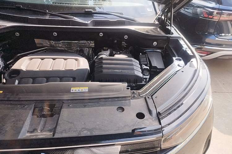 Used Volkswagen Tavendor 2026 450TSI All-Wheel-Drive Supreme Edition Engine Bay Left