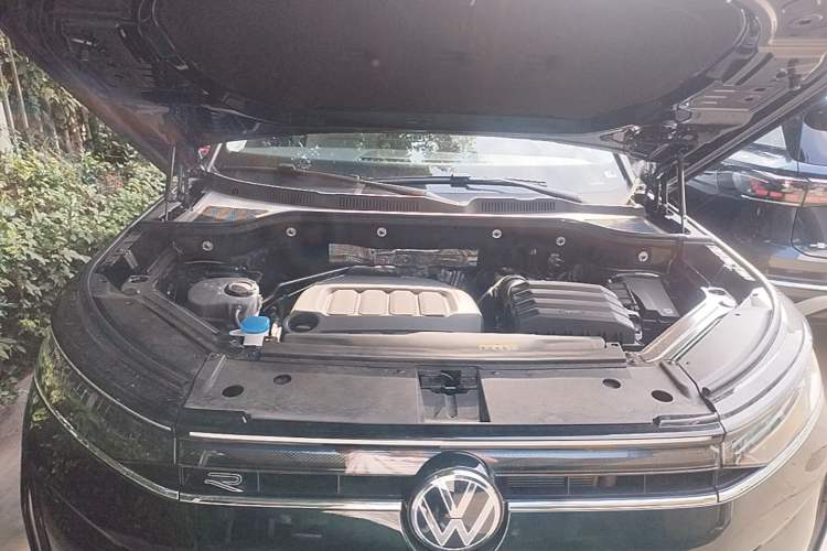 Used Volkswagen Tavendor 2026 450TSI All-Wheel-Drive Supreme Edition Engine Bay