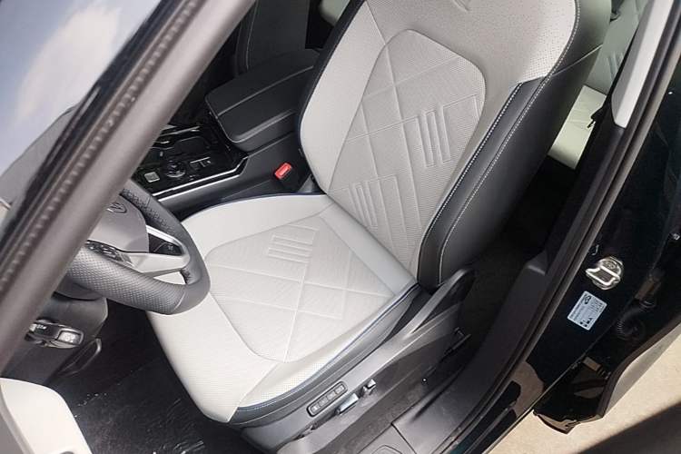 Used Volkswagen Tavendor 2026 450TSI All-Wheel-Drive Supreme Edition Left Front Seat