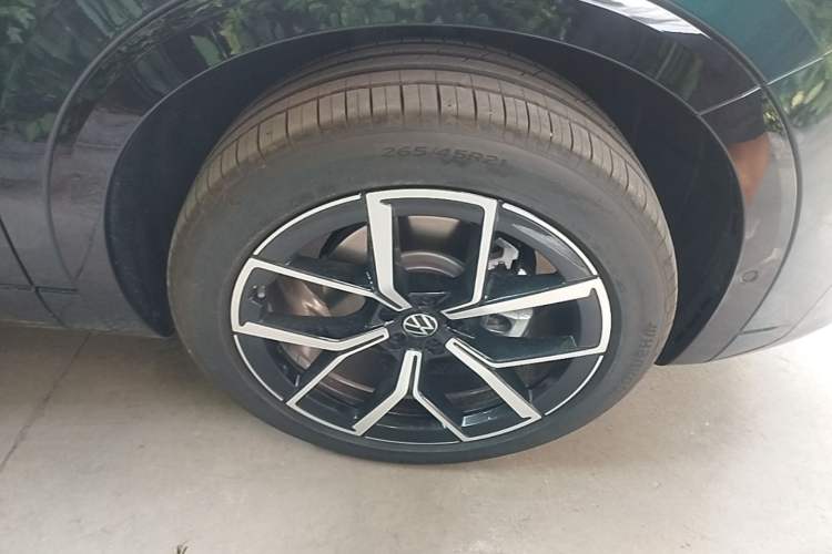 Used Volkswagen Tavendor 2026 450TSI All-Wheel-Drive Supreme Edition Right Front Wheel Hub