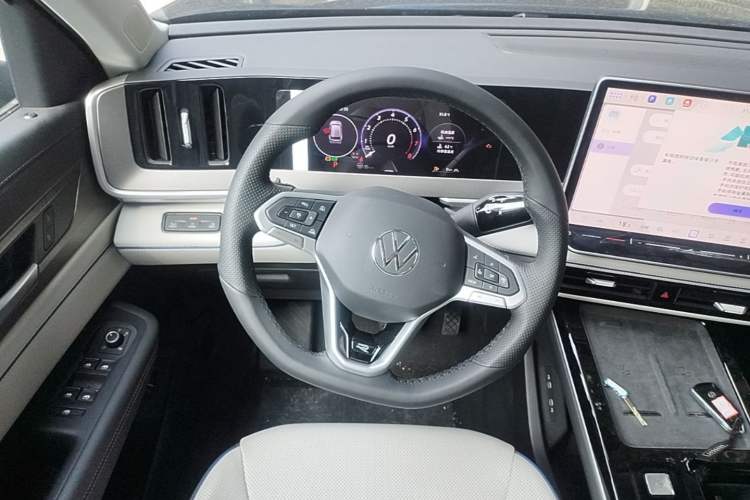Used Volkswagen Tavendor 2026 450TSI All-Wheel-Drive Supreme Edition Steering Wheel