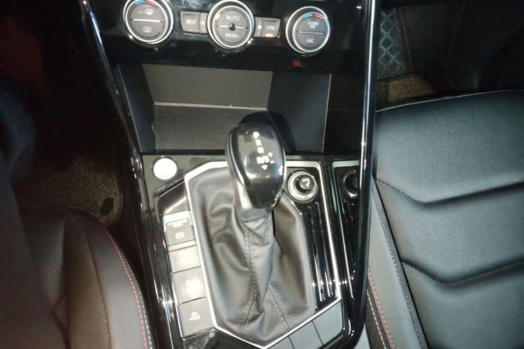 Used Volkswagen Tayron 2019 330TSI Two-Wheel-Drive Luxury Version China V Emission Standard Gear Lever