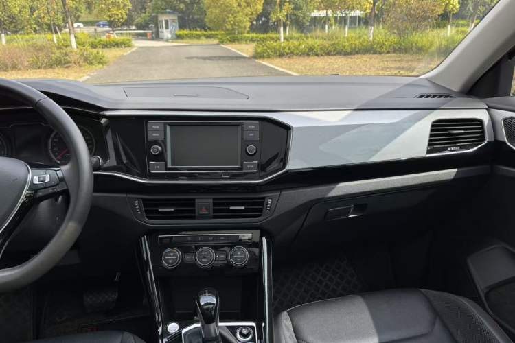 Used Volkswagen Tayron 2019 330TSI Two-Wheel-Drive Luxury Version China V Emission Standard Interior 13