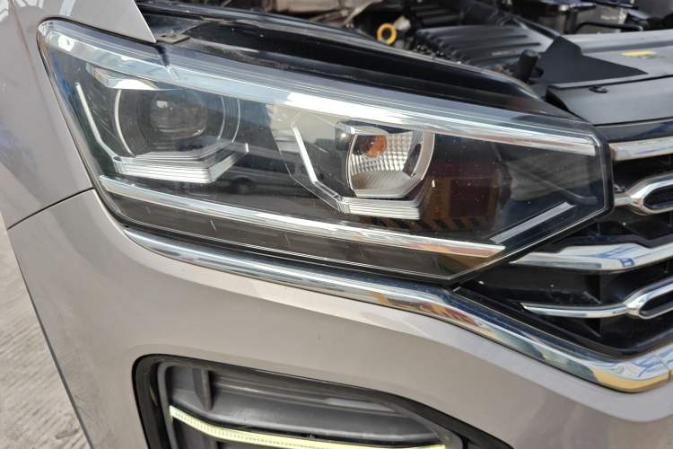Used Volkswagen Tayron 2020 280TSI Two-Wheel Drive Luxury Connect Edition Right Front Headlight