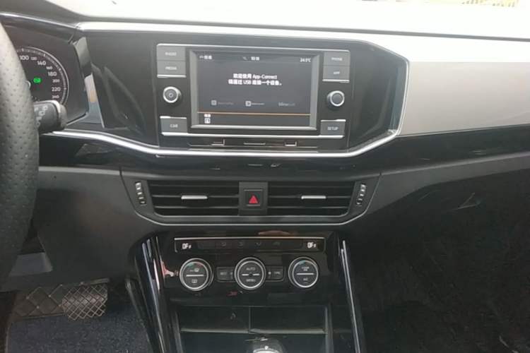 Used Volkswagen Tayron 2019 330TSI Two-Wheel Drive Luxury Model China VI Standard Audio And AC Panel