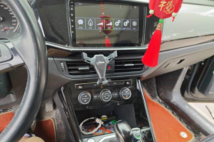 Used Volkswagen Tayron 2019 330TSI Two-Wheel Drive Luxury Model China VI Standard Audio And AC Panel
