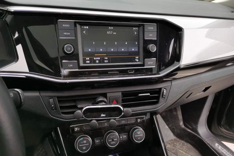 Used Volkswagen Tayron 2019 330TSI Two-Wheel Drive Luxury Model China VI Standard Audio And AC Panel