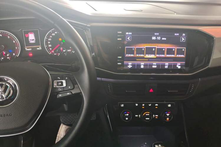 Used Volkswagen Tayron 2019 330TSI Two-Wheel Drive Luxury Model China VI Standard Audio And AC Panel