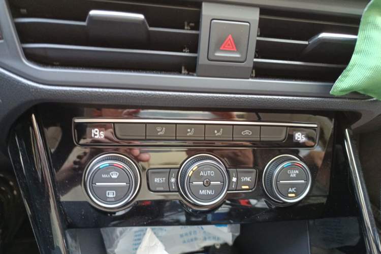 Used Volkswagen Tayron 2019 330TSI Four-Wheel Drive Luxury Version China VI Standard Audio And AC Panel