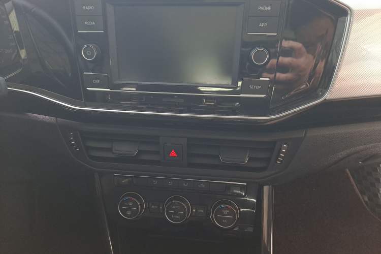 Used Volkswagen Tayron 2019 330TSI Two-Wheel-Drive Luxury Version China V Emission Standard Audio And AC Panel
