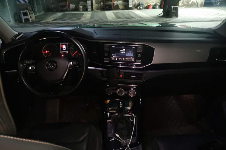 Used Volkswagen Tayron 2019 Teramont Edition 280TSI Two-Wheel Drive Luxury Model China VI Standard Center Console