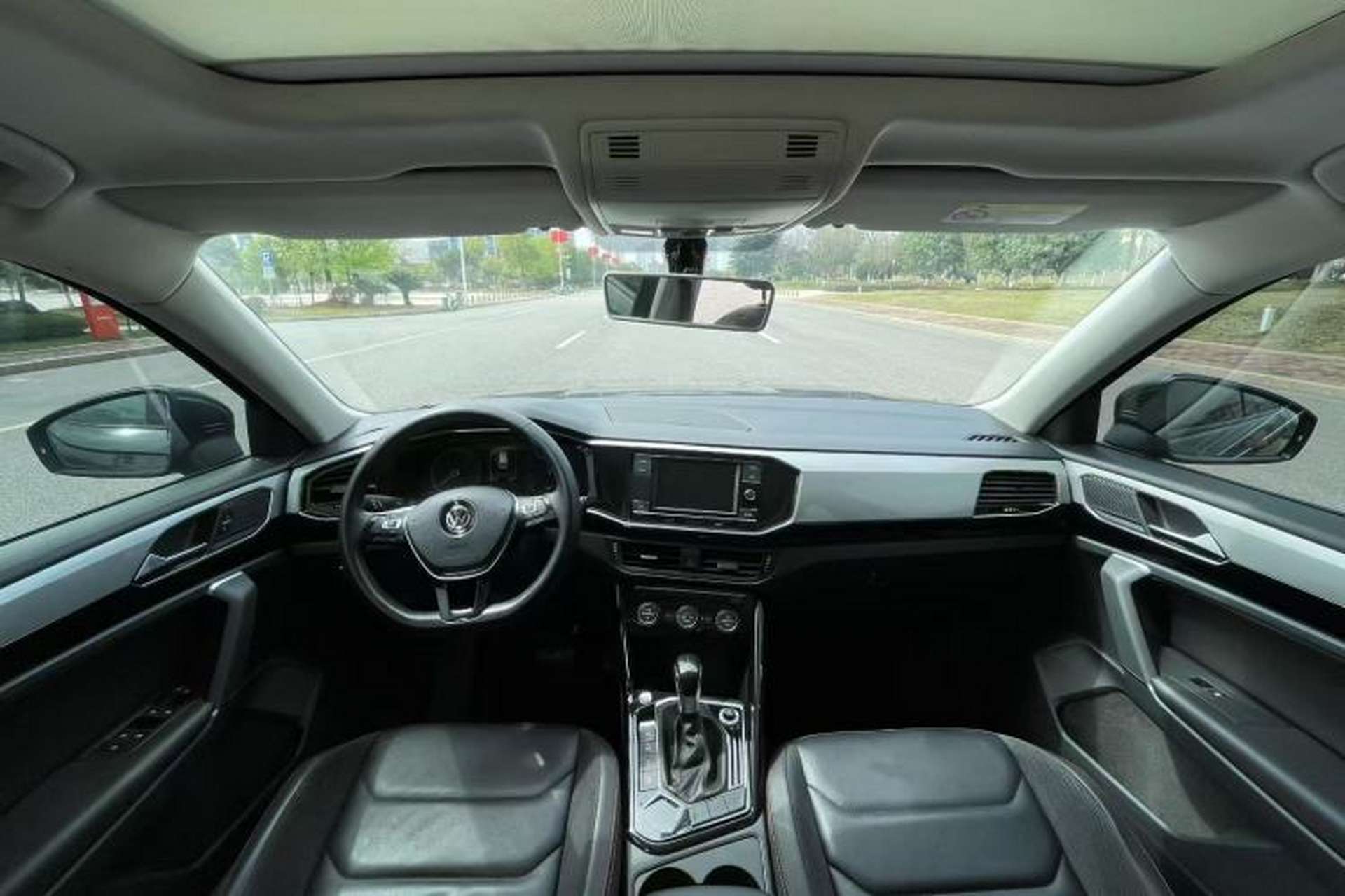 Used Volkswagen Tayron 2019 330TSI Two-Wheel Drive Luxury Model China VI Standard Center Console