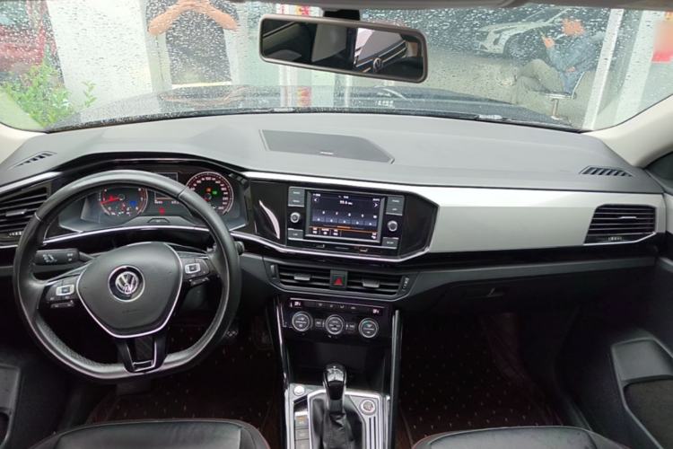 Used Volkswagen Tayron 2019 330TSI Two-Wheel Drive Luxury Model China VI Standard Center Console