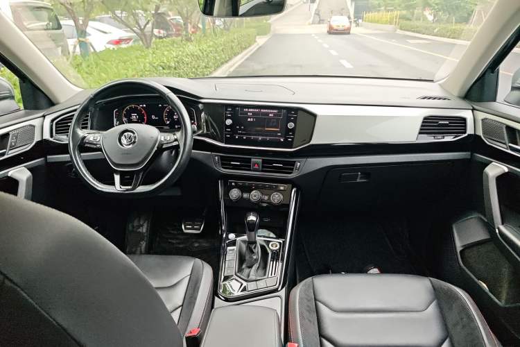 Used Volkswagen Tayron 2019 330TSI Two-Wheel-Drive Luxury Plus China VI Standard Center Console