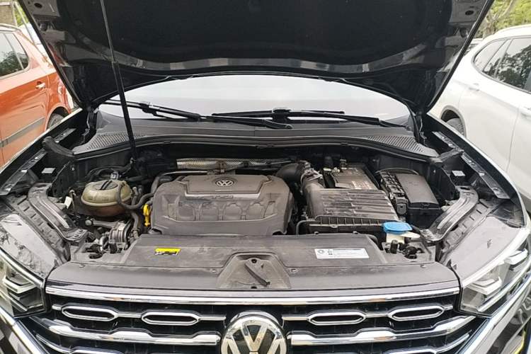 Used Volkswagen Tayron 2019 330TSI Two-Wheel Drive Luxury Model China VI Standard Engine Bay