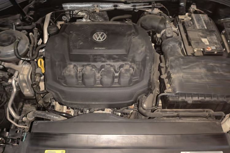 Used Volkswagen Tayron 2019 330TSI Two-Wheel Drive Luxury Model China VI Standard Engine Bay