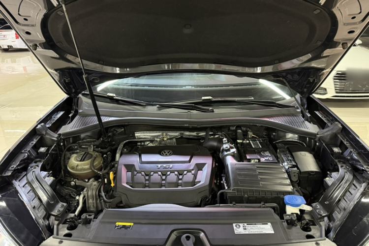 Used Volkswagen Tayron 2019 330TSI Two-Wheel Drive Luxury Model China VI Standard Engine Bay