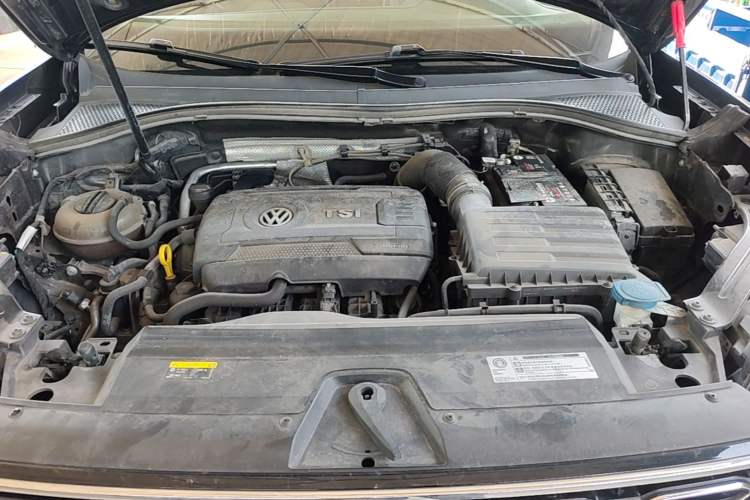 Used Volkswagen Tayron 2019 380TSI Four-Wheel Drive R-Line China VI-standard Engine Bay