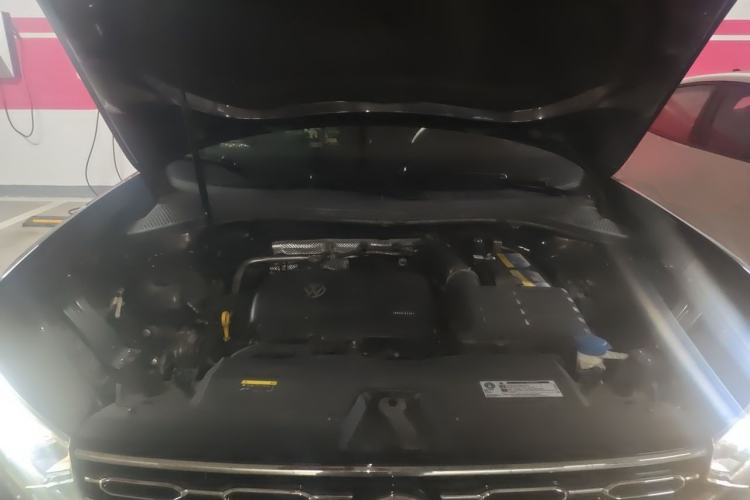 Used Volkswagen Tayron 2019 380TSI Four-Wheel Drive R-Line China VI-standard Engine Bay