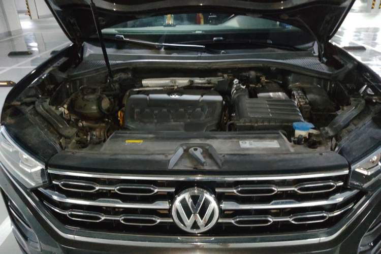 Used Volkswagen Tayron 2019 330TSI Two-Wheel Drive Luxury Model China VI Standard Engine Bay