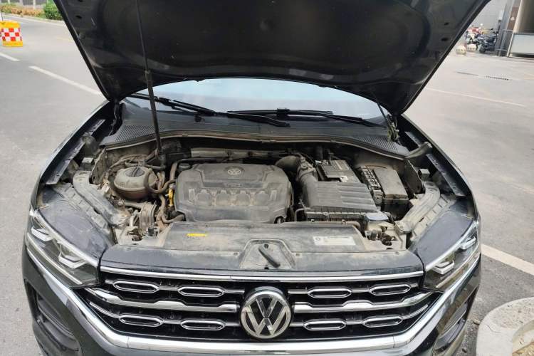 Used Volkswagen Tayron 2019 330TSI Two-Wheel Drive Luxury Model China VI Standard Engine Bay