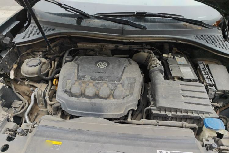 Used Volkswagen Tayron 2019 330TSI Two-Wheel Drive Luxury Model China VI Standard Engine Bay
