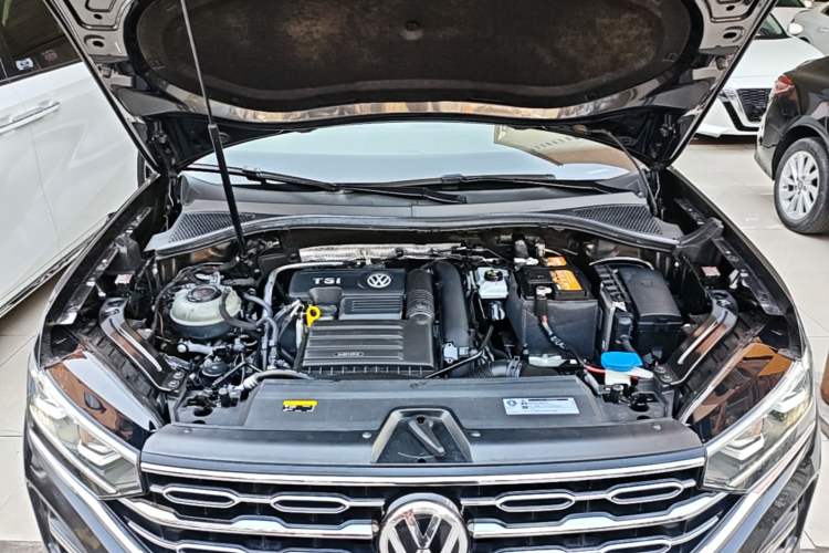 Used Volkswagen Tayron 2019 Teramont Edition 280TSI Two-Wheel Drive Luxury Model China VI Standard Engine Bay