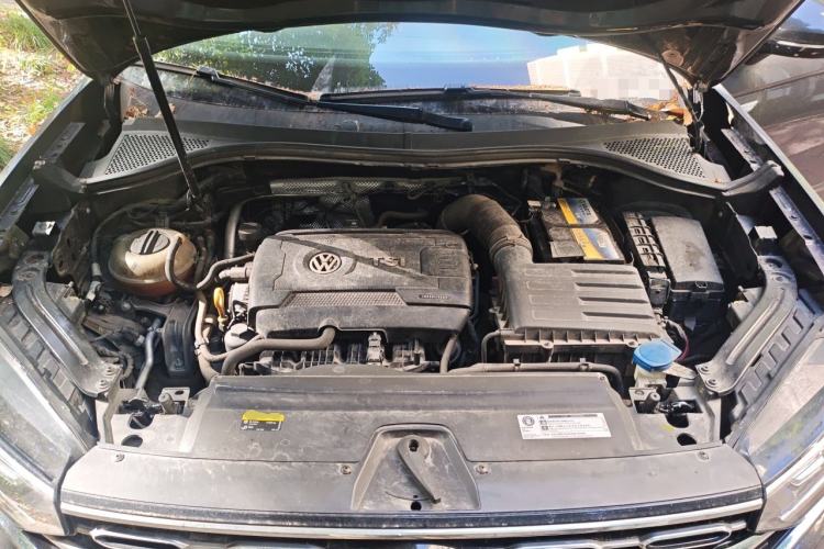 Used Volkswagen Tayron 2019 380TSI Four-Wheel Drive R-Line China VI-standard Engine Bay