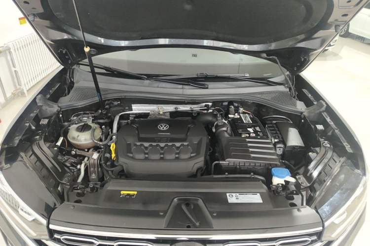 Used Volkswagen Tayron 2019 330TSI Two-Wheel-Drive Luxury Version China V Emission Standard Engine Bay