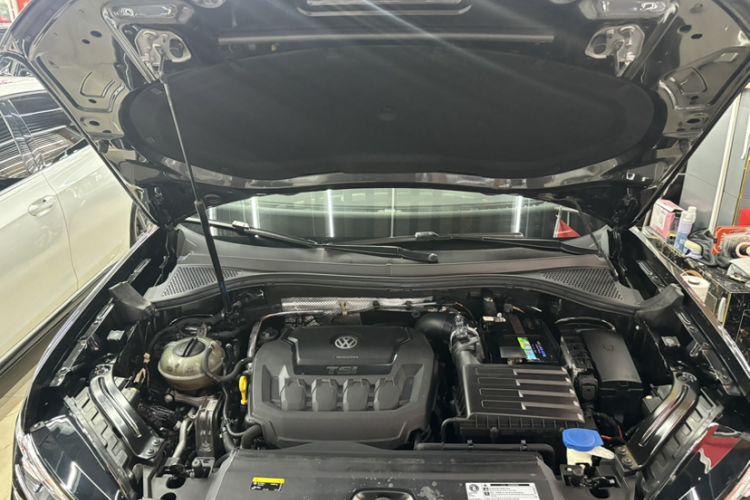 Used Volkswagen Tayron 2019 330TSI Two-Wheel Drive Luxury Model China VI Standard Engine Bay