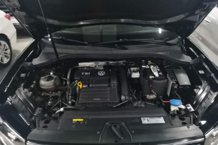 Used Volkswagen Tayron 2019 Teramont Edition 280TSI Two-Wheel Drive Luxury Model China VI Standard Engine Bay